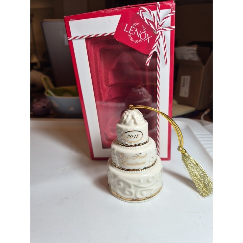 Lenox 2018 Annual Our First Christmas Ornament Wedding Cake Collector Open Box